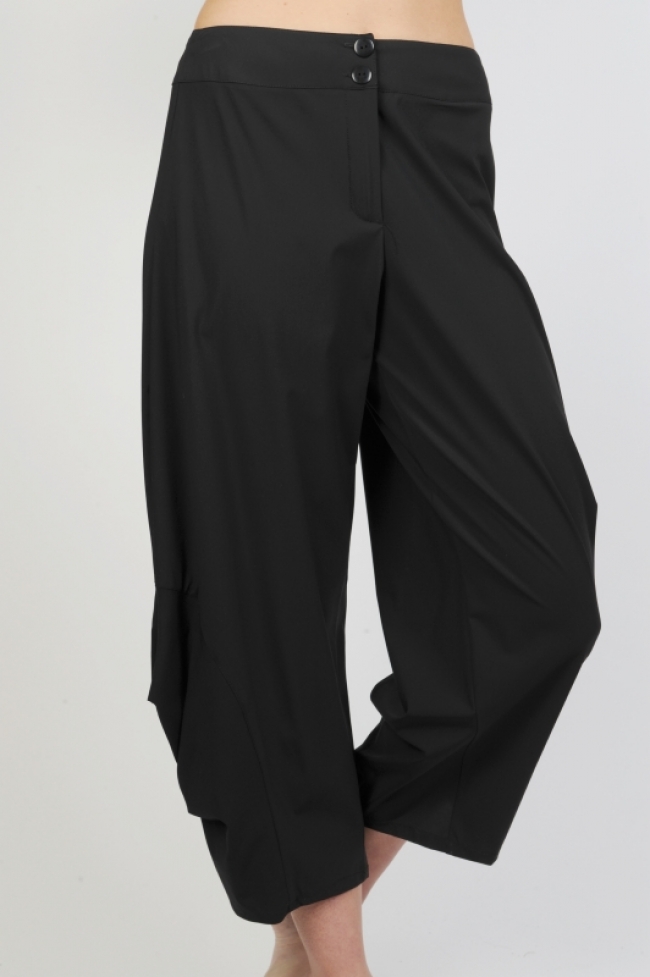 ME_ALLBLACK_PANTS